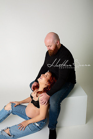 pregnant-woman-posing-in-luxury-maternity-studio-kc.jpg