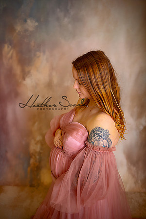 pregnant-woman-posing-in-luxury-maternity-studio-kc.jpg