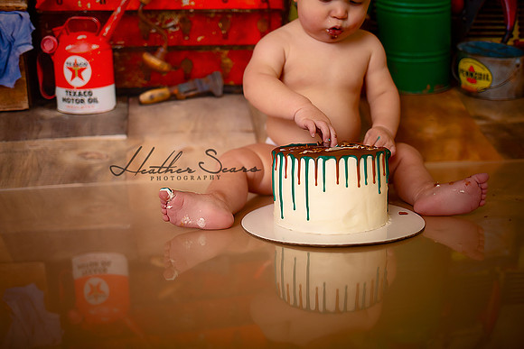 Kansas City Cake Smash Photographer - First Birthday Studio