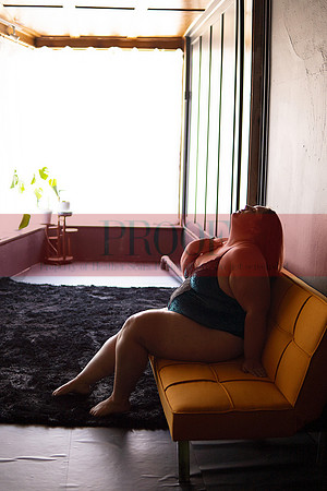 Kansas City Plus Size Boudoir Photography | Empowering Curve-Positive Portraits