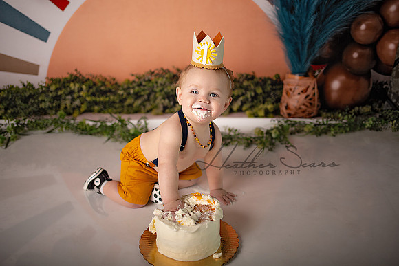 Kansas City Cake Smash Photographer - First Birthday Studio